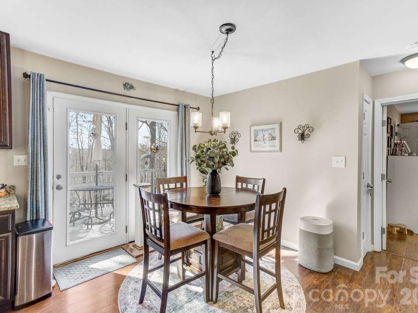 92 Willow Bend, Hendersonville, NC 28792.  MLS# CAR4344967, YatesRealty ID 11149. 