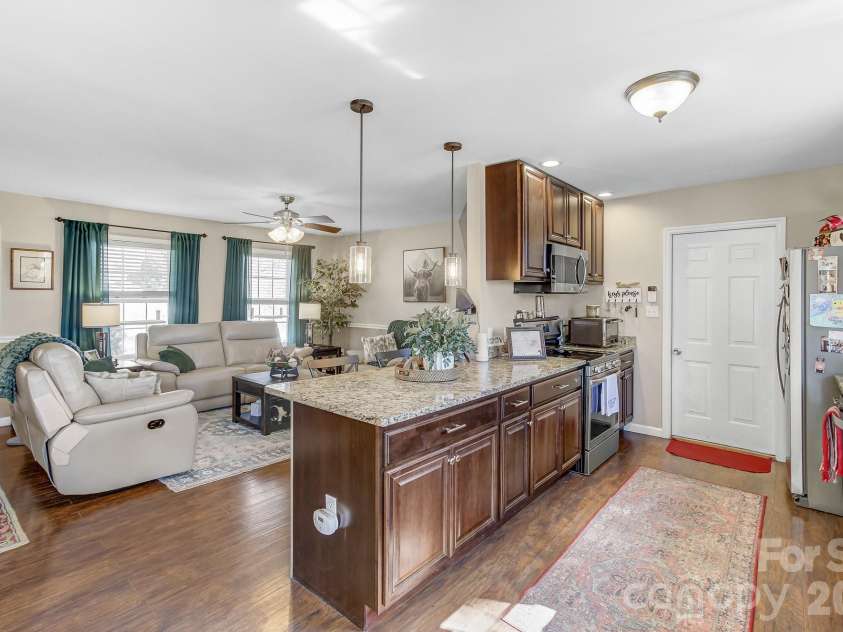 92 Willow Bend, Hendersonville, NC 28792.  MLS# CAR4344967, YatesRealty ID 11149. 