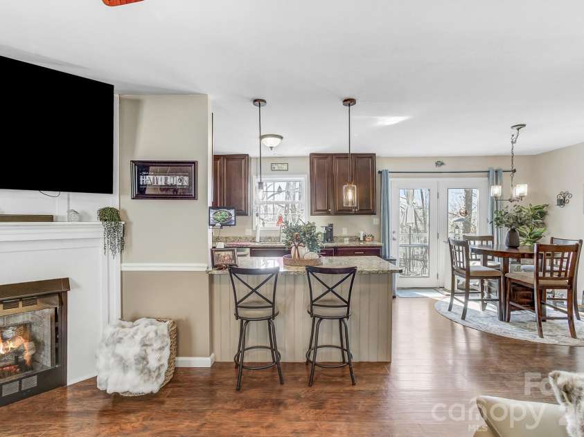 92 Willow Bend, Hendersonville, NC 28792.  MLS# CAR4344967, YatesRealty ID 11149. 
