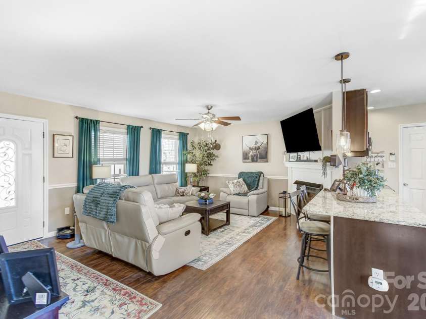 92 Willow Bend, Hendersonville, NC 28792.  MLS# CAR4344967, YatesRealty ID 11149. 