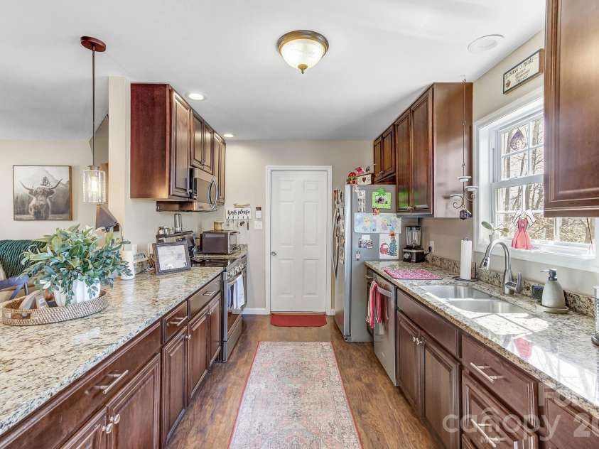 92 Willow Bend, Hendersonville, NC 28792.  MLS# CAR4344967, YatesRealty ID 11149. 