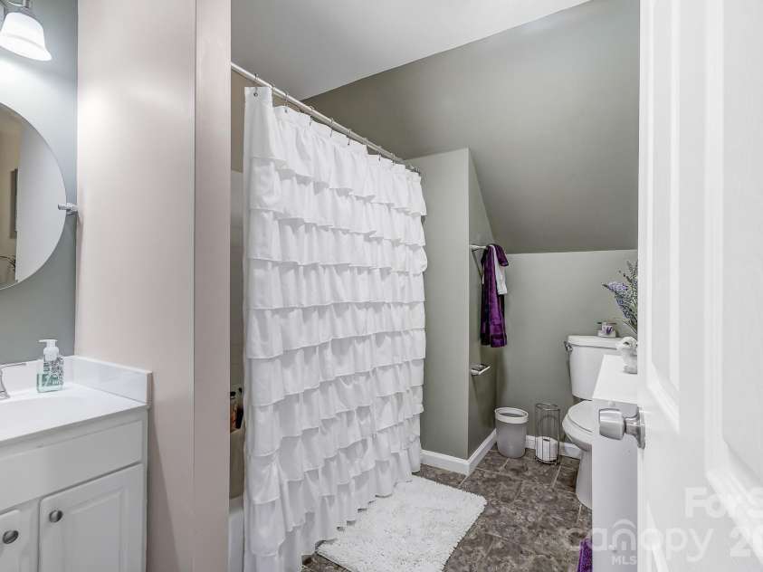 92 Willow Bend, Hendersonville, NC 28792.  MLS# CAR4344967, YatesRealty ID 11149. 