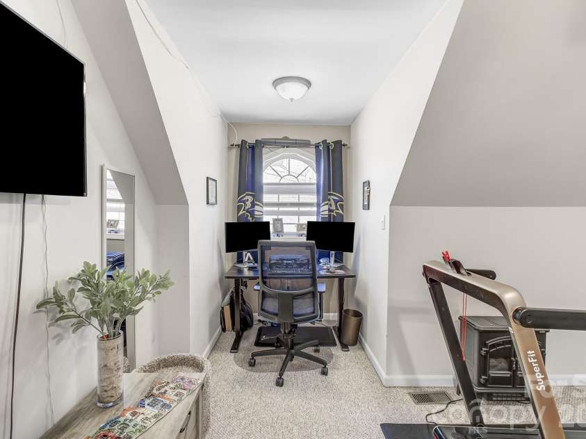 92 Willow Bend, Hendersonville, NC 28792.  MLS# CAR4344967, YatesRealty ID 11149. 