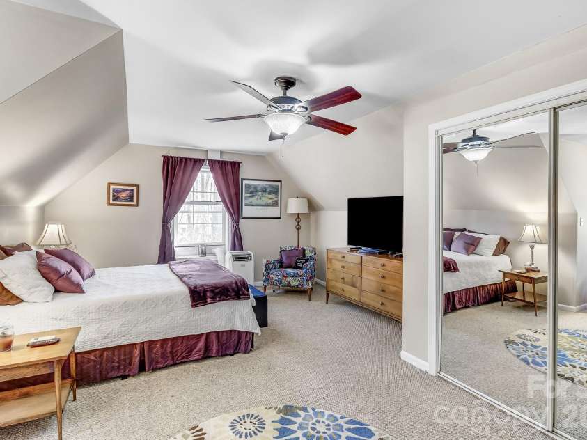 92 Willow Bend, Hendersonville, NC 28792.  MLS# CAR4344967, YatesRealty ID 11149. 