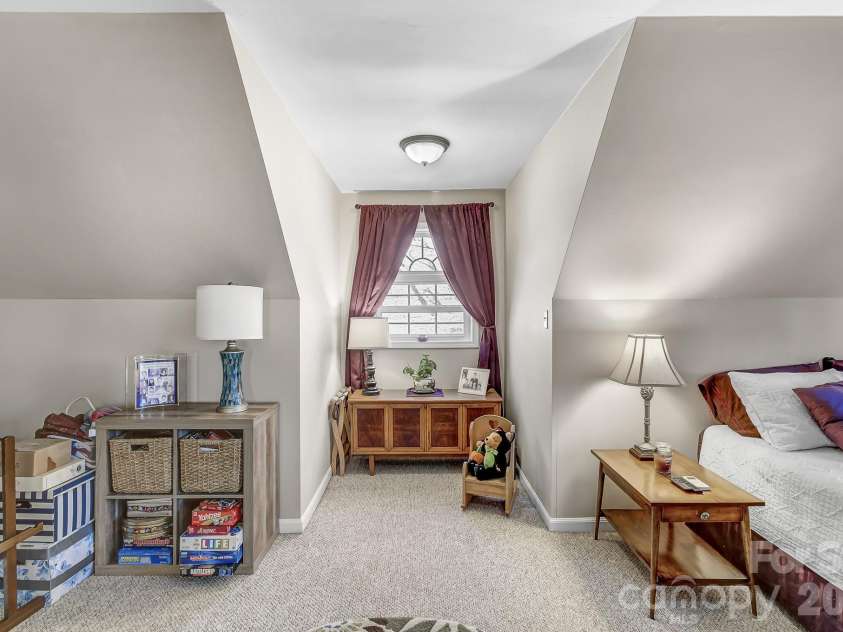 92 Willow Bend, Hendersonville, NC 28792.  MLS# CAR4344967, YatesRealty ID 11149. 