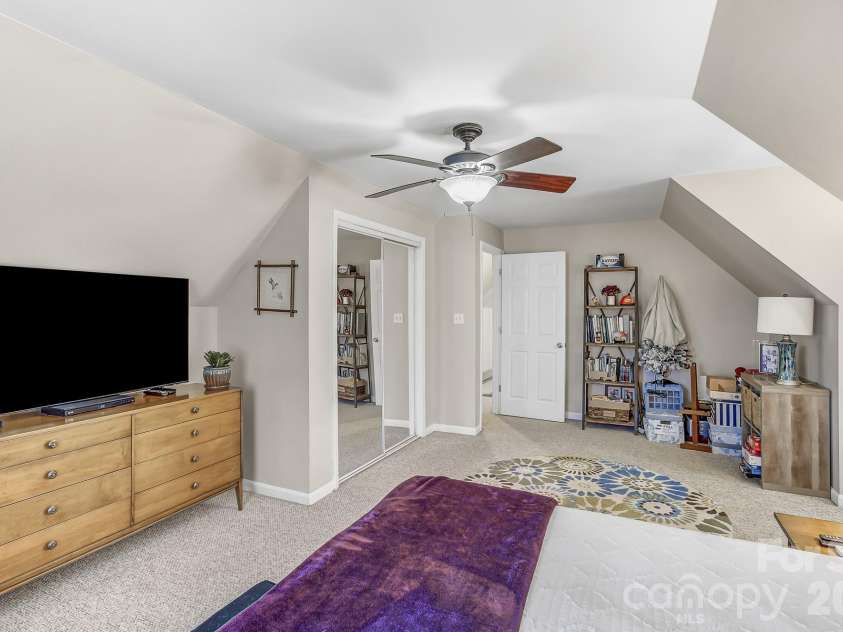 92 Willow Bend, Hendersonville, NC 28792.  MLS# CAR4344967, YatesRealty ID 11149. 
