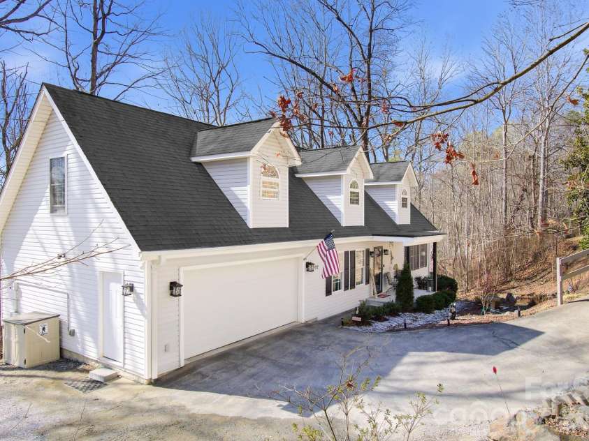 92 Willow Bend, Hendersonville, NC 28792.  MLS# CAR4344967, YatesRealty ID 11149. 