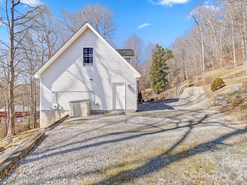 92 Willow Bend, Hendersonville, NC 28792.  MLS# CAR4344967, YatesRealty ID 11149. 