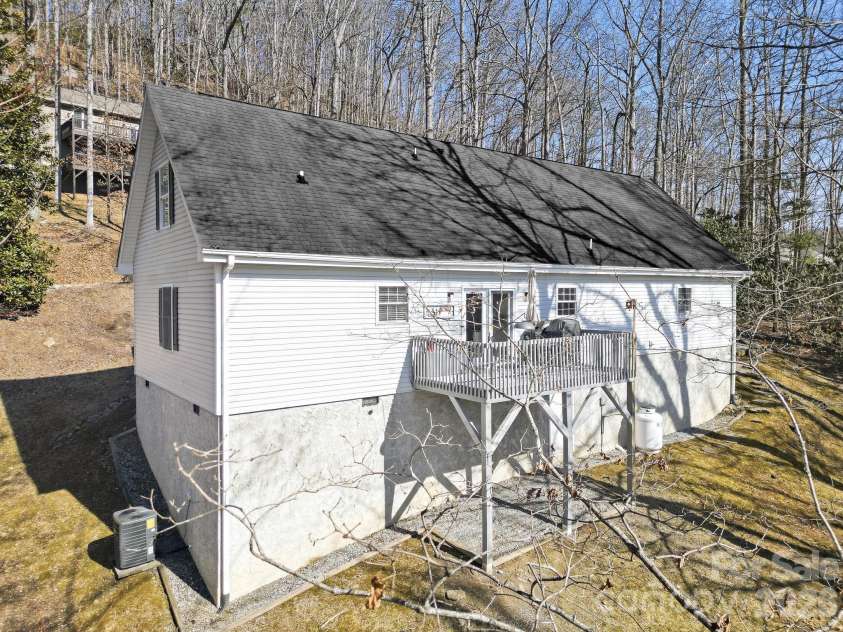 92 Willow Bend, Hendersonville, NC 28792.  MLS# CAR4344967, YatesRealty ID 11149. 