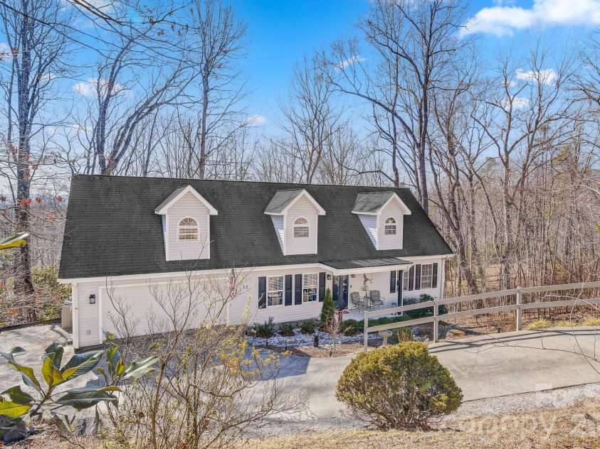 92 Willow Bend, Hendersonville, NC 28792.  MLS# CAR4344967, YatesRealty ID 11149. 