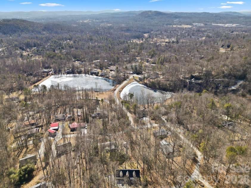 92 Willow Bend, Hendersonville, NC 28792.  MLS# CAR4344967, YatesRealty ID 11149. 
