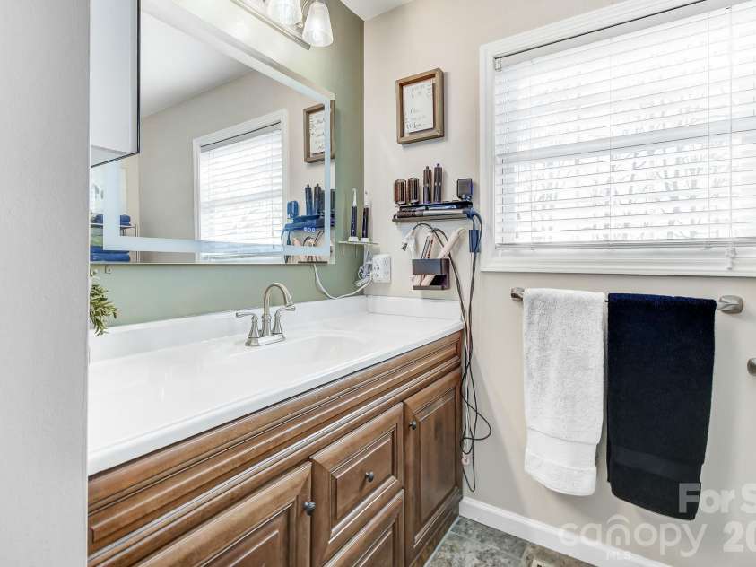 92 Willow Bend, Hendersonville, NC 28792.  MLS# CAR4344967, YatesRealty ID 11149. 