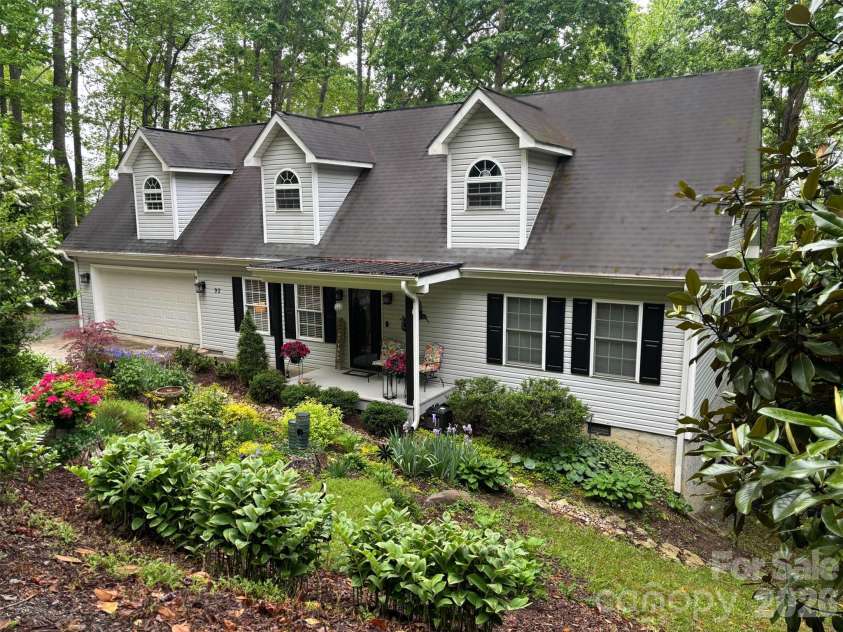 92 Willow Bend, Hendersonville, NC 28792.  MLS# CAR4344967, YatesRealty ID 11149. 