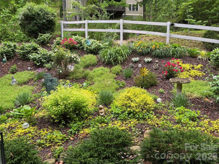 92 Willow Bend, Hendersonville, NC 28792.  MLS# CAR4344967, YatesRealty ID 11149. Summer Photo