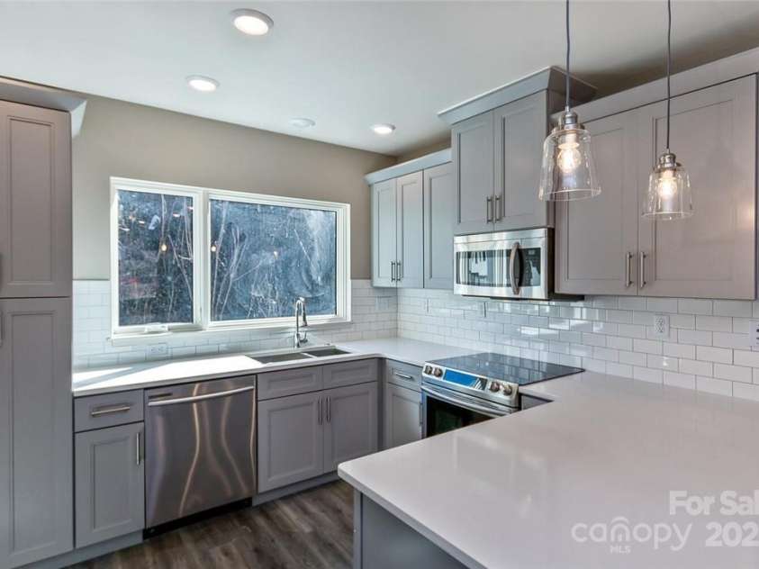 102 Southside Avenue, Asheville, NC 28801.  MLS# CAR4317686, YatesRealty ID 1115. 