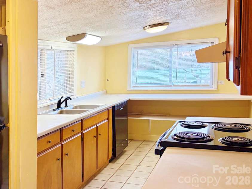 20 Spring Drive, Asheville, NC 28806.  MLS# CAR4276422, YatesRealty ID 1115. 