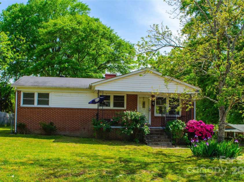 105 Hopper Street, Clover, SC 29710.  MLS# CAR4248806, YatesRealty ID 11150. 