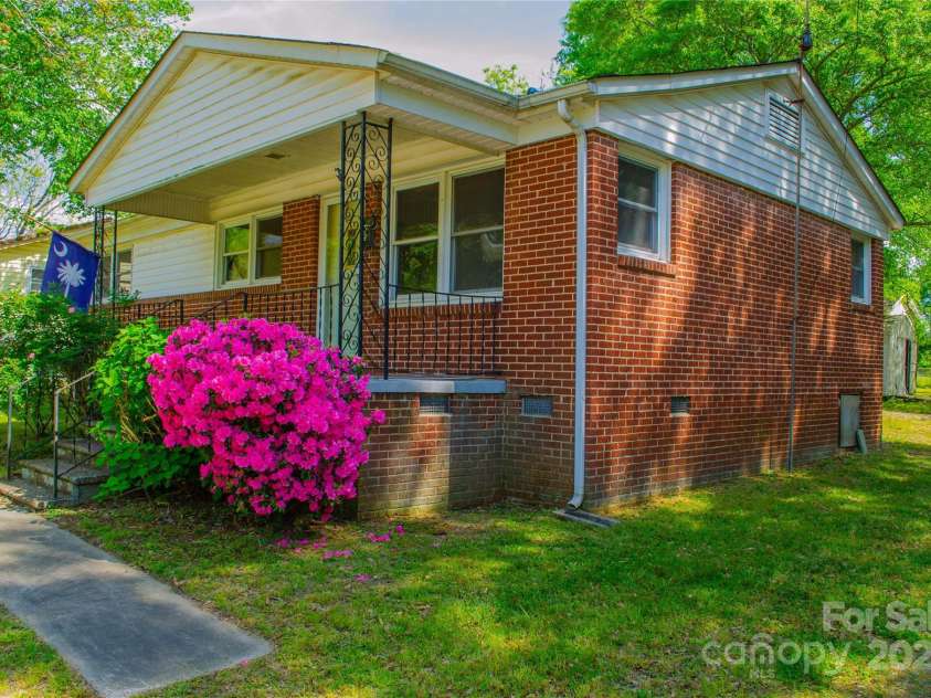 105 Hopper Street, Clover, SC 29710.  MLS# CAR4248806, YatesRealty ID 11150. 