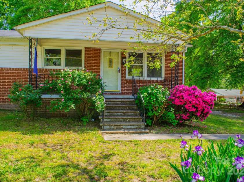 105 Hopper Street, Clover, SC 29710.  MLS# CAR4248806, YatesRealty ID 11150. 