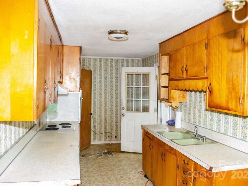 105 Hopper Street, Clover, SC 29710.  MLS# CAR4248806, YatesRealty ID 11150. 