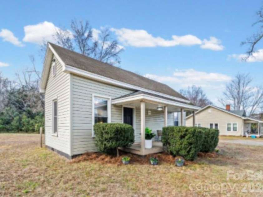 26-28 Cauthen Street, Rock Hill, SC 29730.  MLS# CAR4350136, YatesRealty ID 11150. 