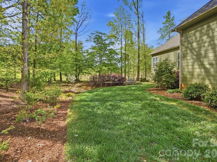 11010 Sparkle Creek Drive, Midland, NC 28107.  MLS# CAR4361341, YatesRealty ID 11151. Great yard