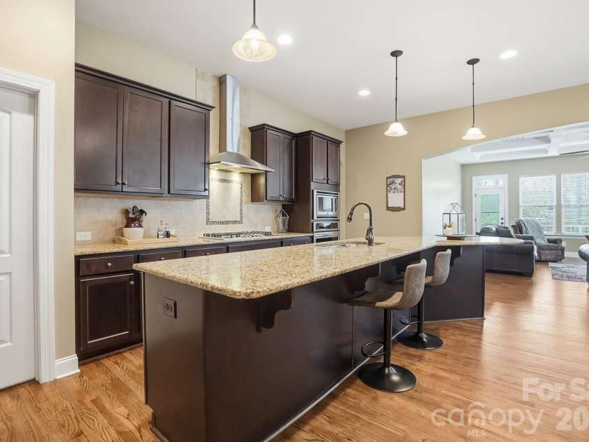11010 Sparkle Creek Drive, Midland, NC 28107.  MLS# CAR4361341, YatesRealty ID 11151. Large kitchen with massive island