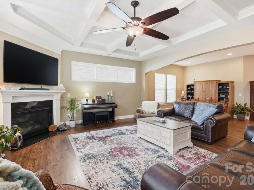11010 Sparkle Creek Drive, Midland, NC 28107.  MLS# CAR4361341, YatesRealty ID 11151. Open to the kitchen