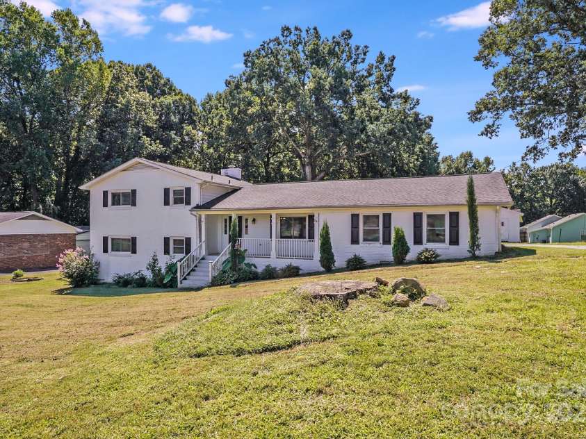 155 Mcadam Lane, Mooresville, NC 28117.  MLS# CAR4299489, YatesRealty ID 11152. 