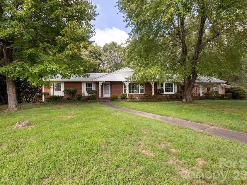 208 Victoria Circle, Kings Mountain, NC 28086.  MLS# CAR4295239, YatesRealty ID 11152. 