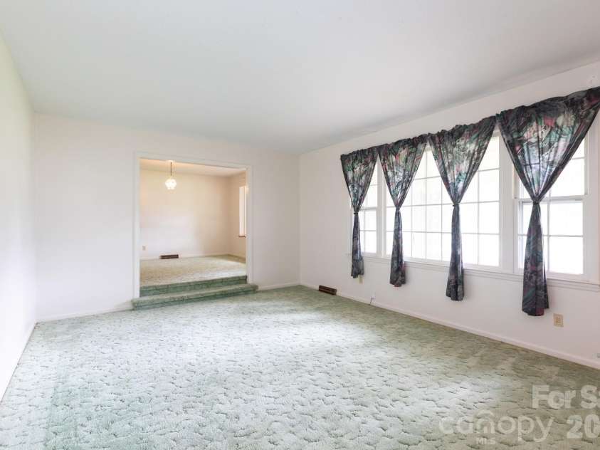 208 Victoria Circle, Kings Mountain, NC 28086.  MLS# CAR4295239, YatesRealty ID 11152. 