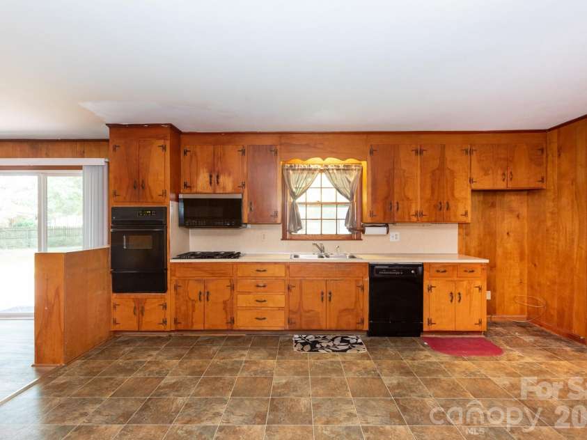 208 Victoria Circle, Kings Mountain, NC 28086.  MLS# CAR4295239, YatesRealty ID 11152. 
