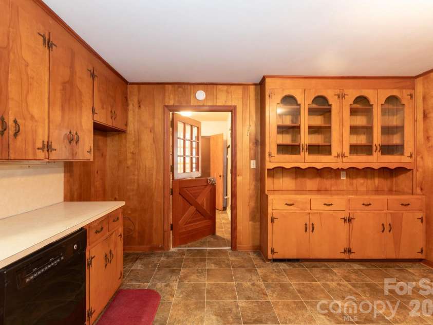 208 Victoria Circle, Kings Mountain, NC 28086.  MLS# CAR4295239, YatesRealty ID 11152. 