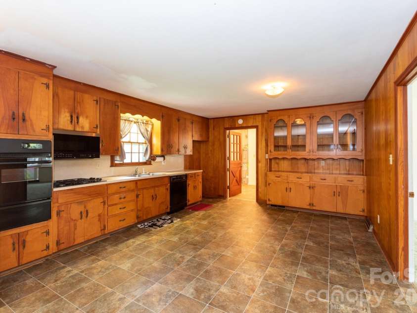 208 Victoria Circle, Kings Mountain, NC 28086.  MLS# CAR4295239, YatesRealty ID 11152. 