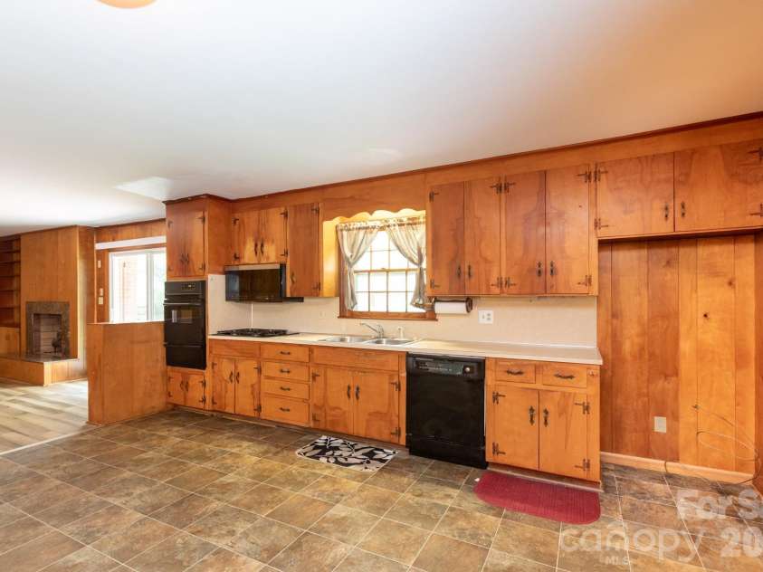 208 Victoria Circle, Kings Mountain, NC 28086.  MLS# CAR4295239, YatesRealty ID 11152. 