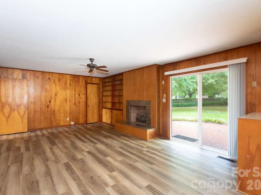 208 Victoria Circle, Kings Mountain, NC 28086.  MLS# CAR4295239, YatesRealty ID 11152. 