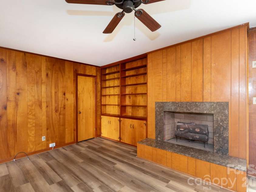 208 Victoria Circle, Kings Mountain, NC 28086.  MLS# CAR4295239, YatesRealty ID 11152. 