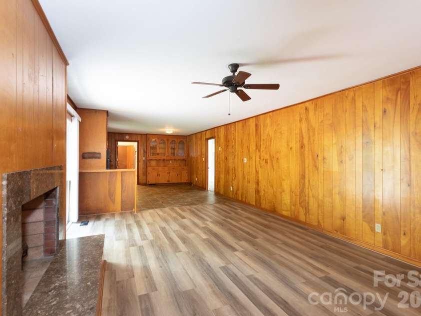 208 Victoria Circle, Kings Mountain, NC 28086.  MLS# CAR4295239, YatesRealty ID 11152. 