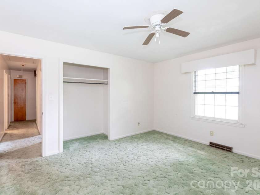 208 Victoria Circle, Kings Mountain, NC 28086.  MLS# CAR4295239, YatesRealty ID 11152. 