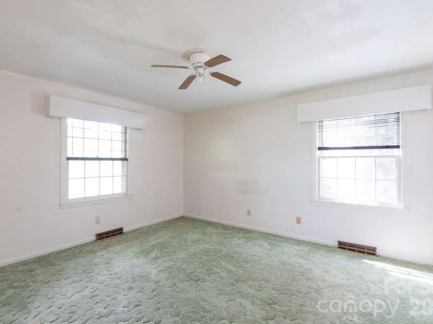 208 Victoria Circle, Kings Mountain, NC 28086.  MLS# CAR4295239, YatesRealty ID 11152. 