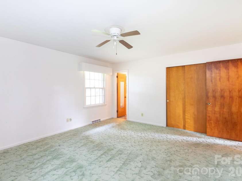 208 Victoria Circle, Kings Mountain, NC 28086.  MLS# CAR4295239, YatesRealty ID 11152. 