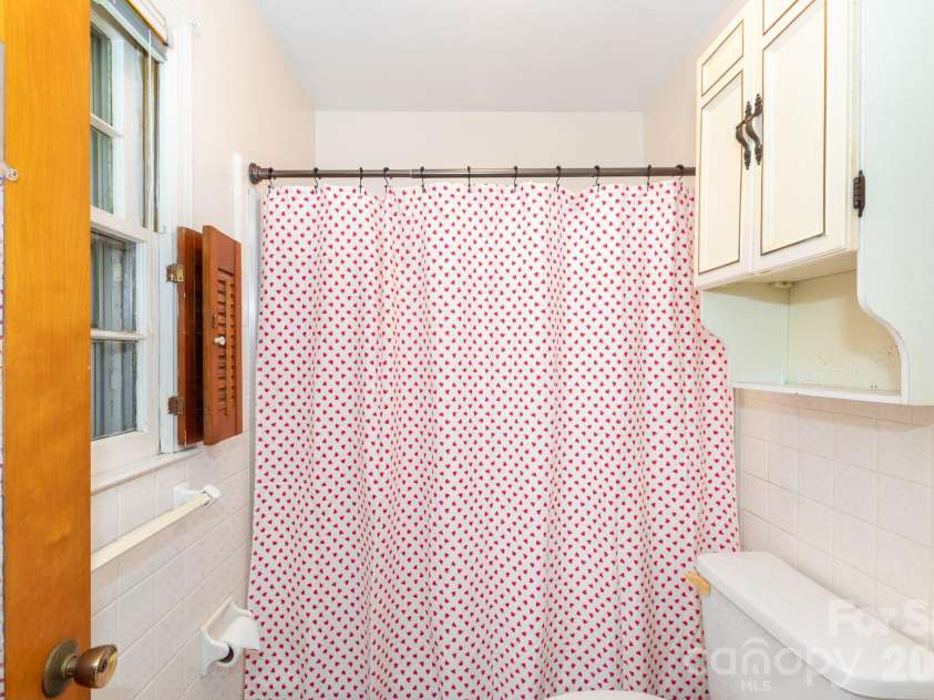 208 Victoria Circle, Kings Mountain, NC 28086.  MLS# CAR4295239, YatesRealty ID 11152. 