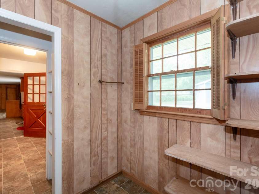 208 Victoria Circle, Kings Mountain, NC 28086.  MLS# CAR4295239, YatesRealty ID 11152. 