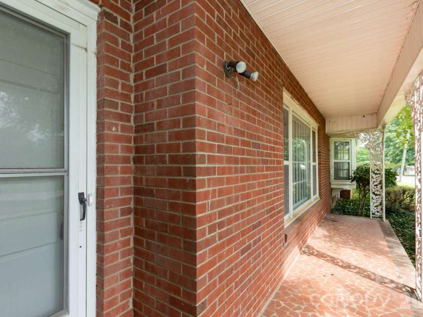 208 Victoria Circle, Kings Mountain, NC 28086.  MLS# CAR4295239, YatesRealty ID 11152. 