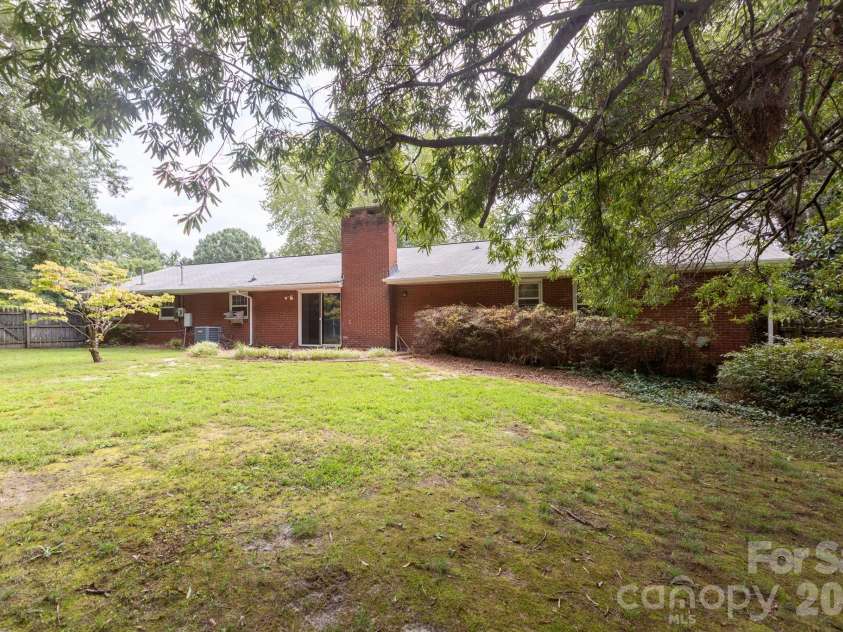 208 Victoria Circle, Kings Mountain, NC 28086.  MLS# CAR4295239, YatesRealty ID 11152. 