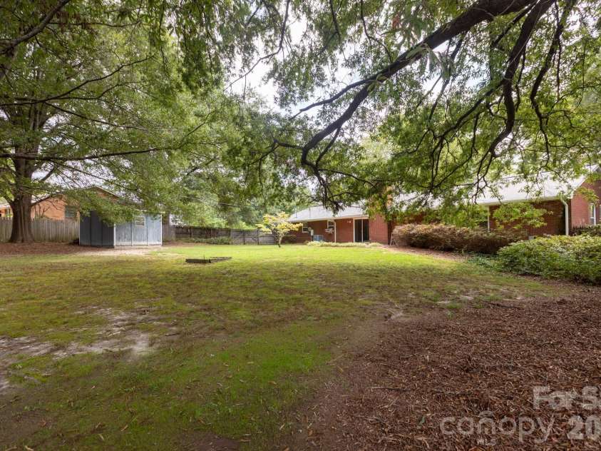 208 Victoria Circle, Kings Mountain, NC 28086.  MLS# CAR4295239, YatesRealty ID 11152. 