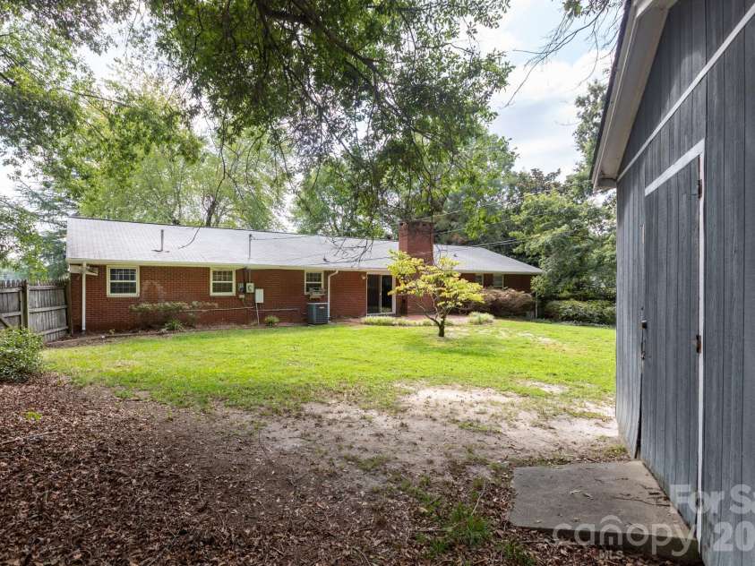 208 Victoria Circle, Kings Mountain, NC 28086.  MLS# CAR4295239, YatesRealty ID 11152. 