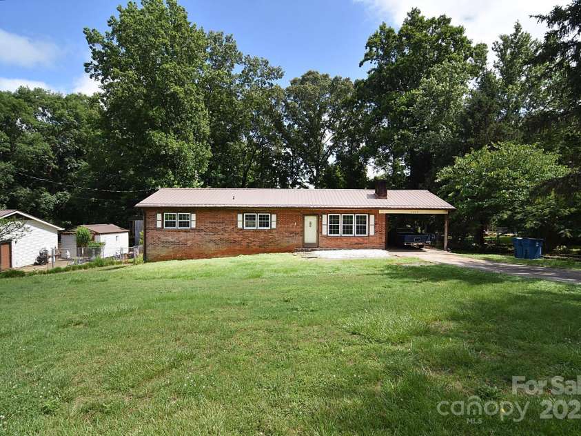 2625 Glenn Street, Newton, NC 28658.  MLS# CAR4265870, YatesRealty ID 11153. 