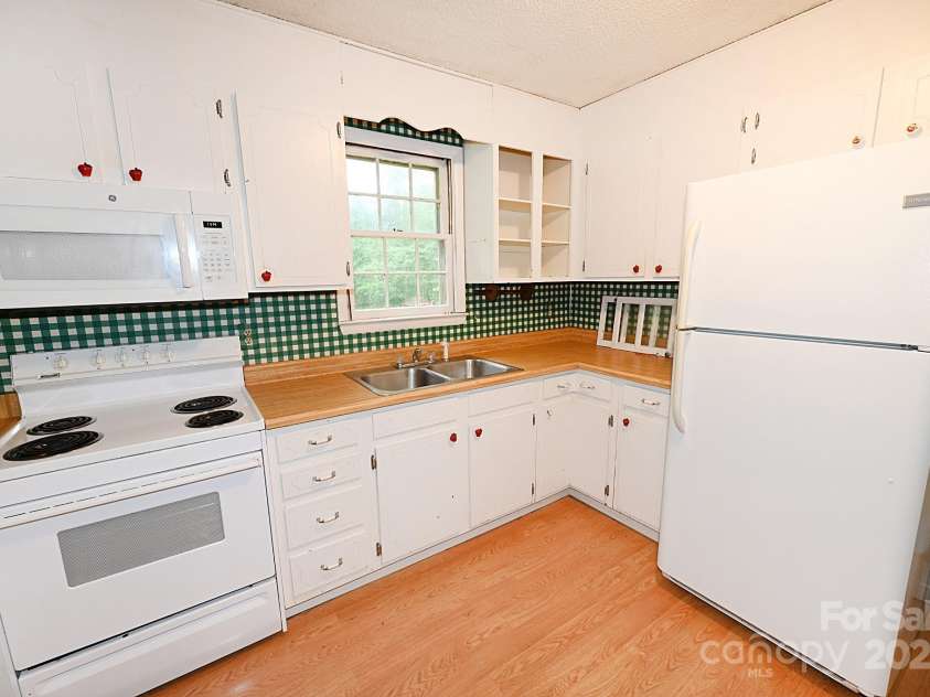 2625 Glenn Street, Newton, NC 28658.  MLS# CAR4265870, YatesRealty ID 11153. 