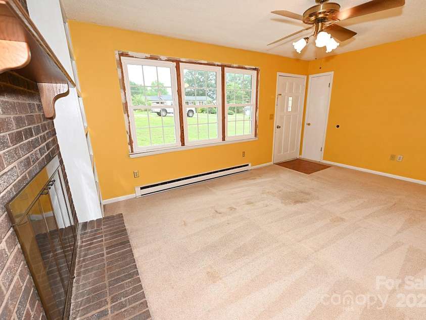 2625 Glenn Street, Newton, NC 28658.  MLS# CAR4265870, YatesRealty ID 11153. 